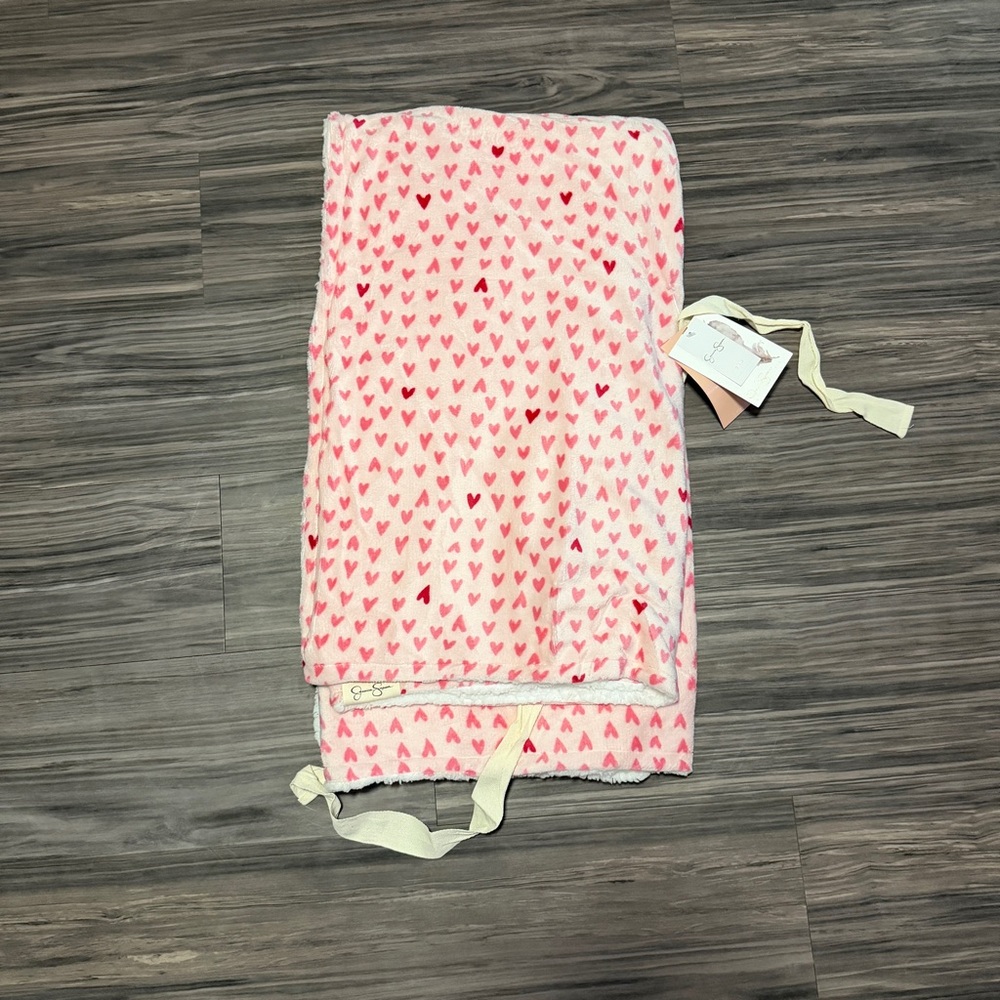 Jessica Simpson heart fleece blanket 48 x‎ 58